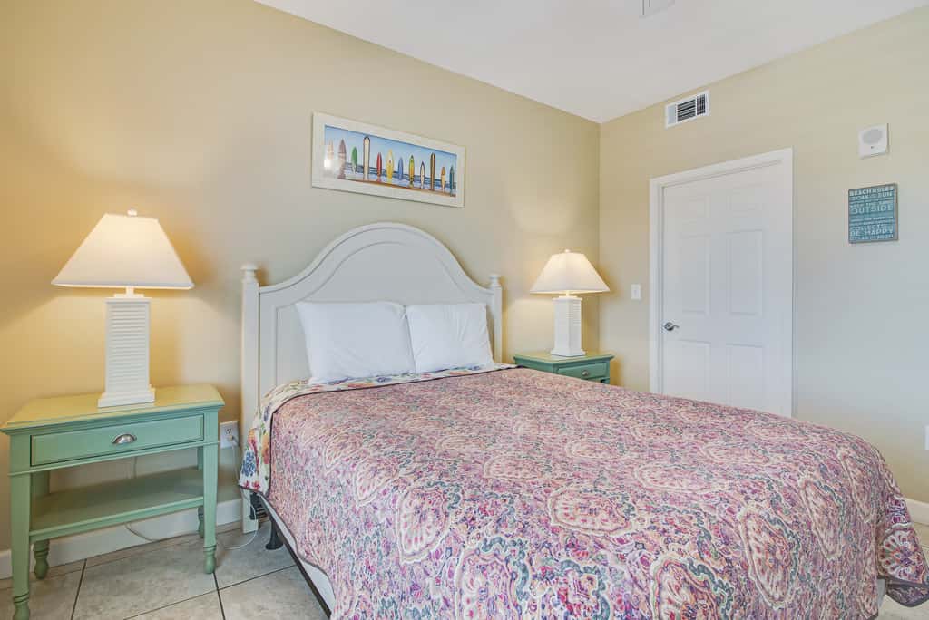Kid-friendly beachfront condo with seasonal beach service, pools & hot tub