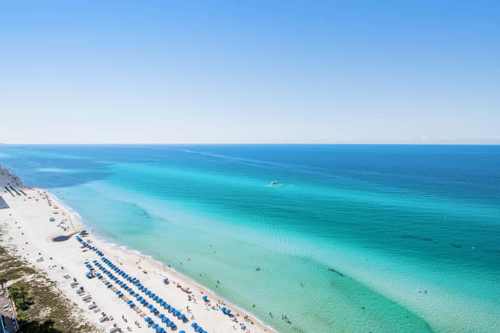 Kid-friendly beachfront condo with seasonal beach service, pools & hot tub