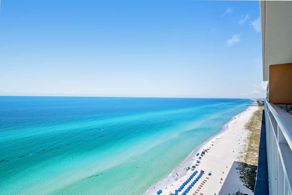 Kid-friendly beachfront condo with seasonal beach service, pools & hot tub