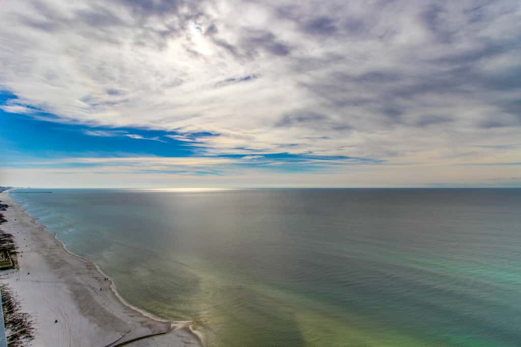 Kid-friendly beachfront condo with seasonal beach service, pools & hot tub