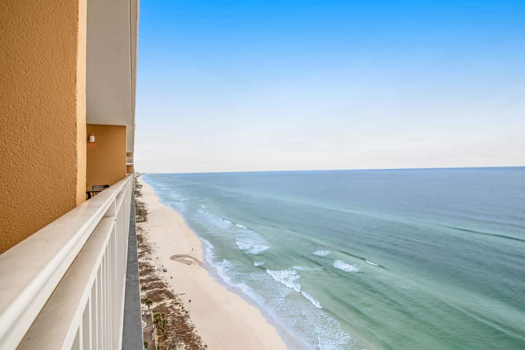 Wonderful beachfront condo with pools & hot tub access