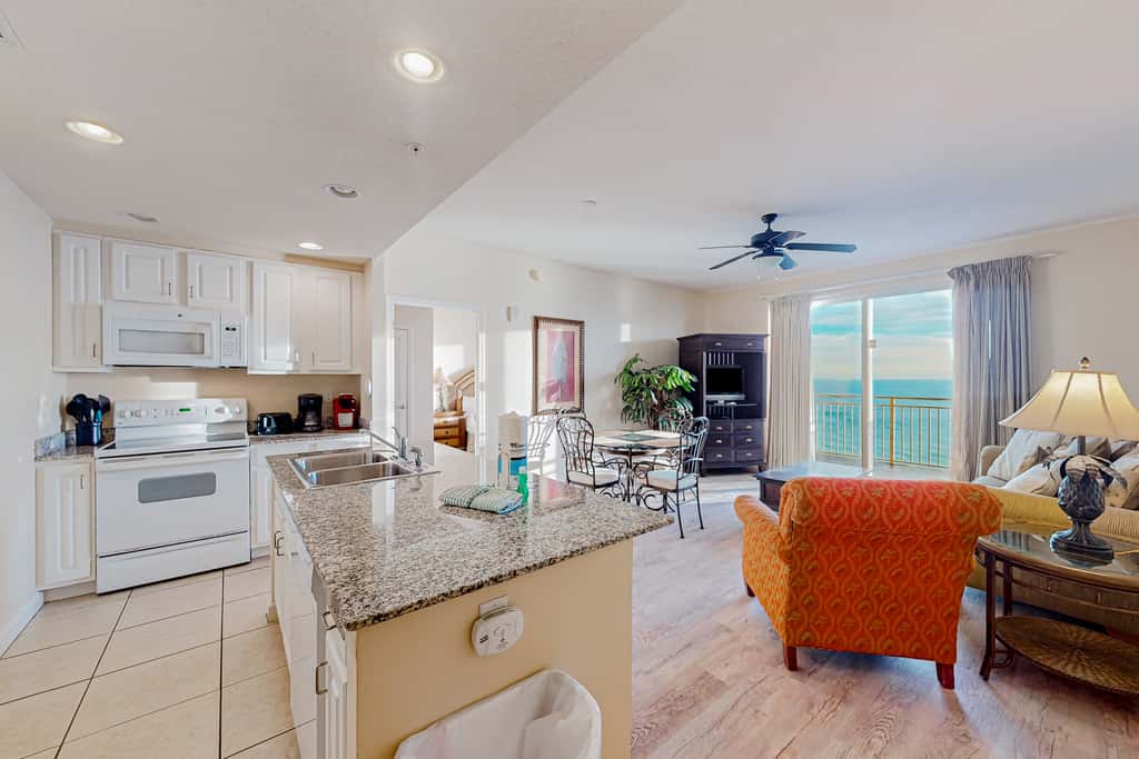 14th-floor oceanfront condo with Gulf views, outdoor pool, balcony, WD, & AC
