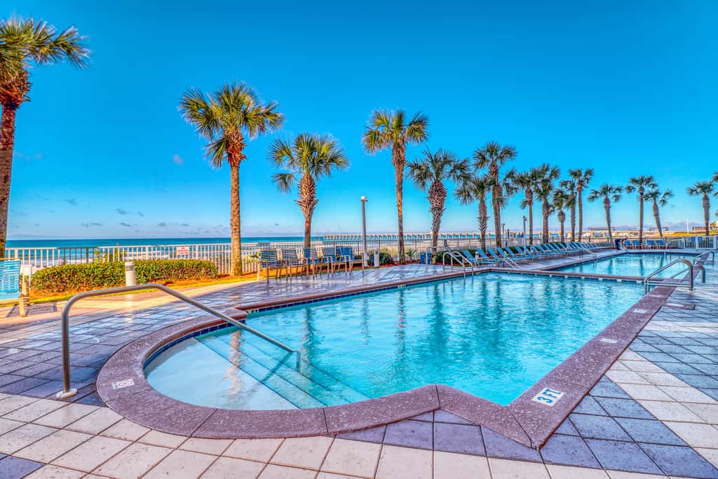 14th-floor oceanfront condo with Gulf views, outdoor pool, balcony, WD, & AC