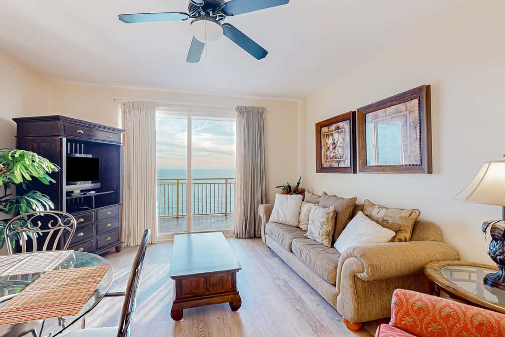 14th-floor oceanfront condo with Gulf views, outdoor pool, balcony, WD, & AC