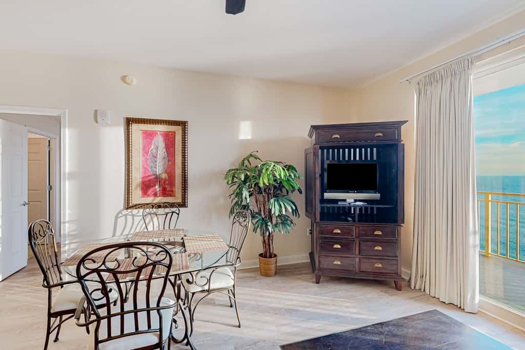 14th-floor oceanfront condo with Gulf views, outdoor pool, balcony, WD, & AC