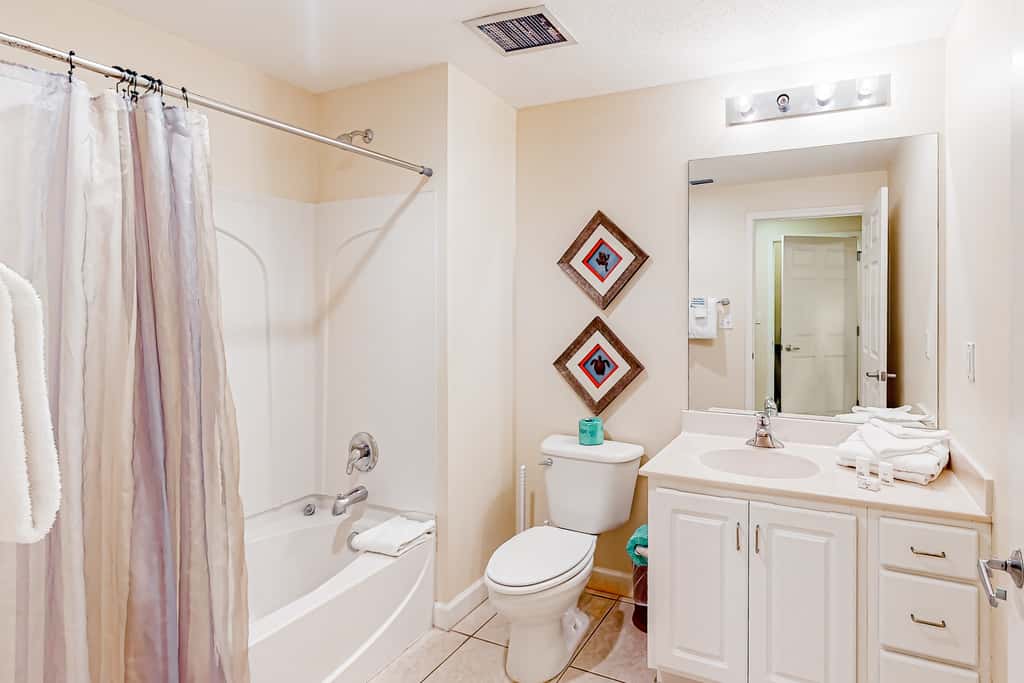 14th-floor oceanfront condo with Gulf views, outdoor pool, balcony, WD, & AC