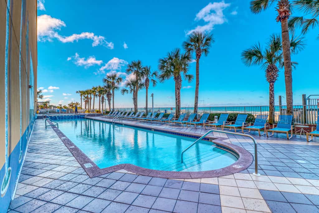 14th-floor oceanfront condo with Gulf views, outdoor pool, balcony, WD, & AC
