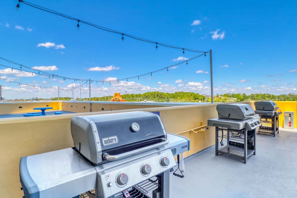 14th-floor oceanfront condo with Gulf views, outdoor pool, balcony, WD, & AC