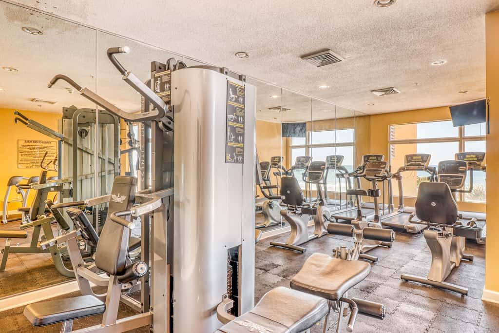14th-floor oceanfront condo with Gulf views, outdoor pool, balcony, WD, & AC
