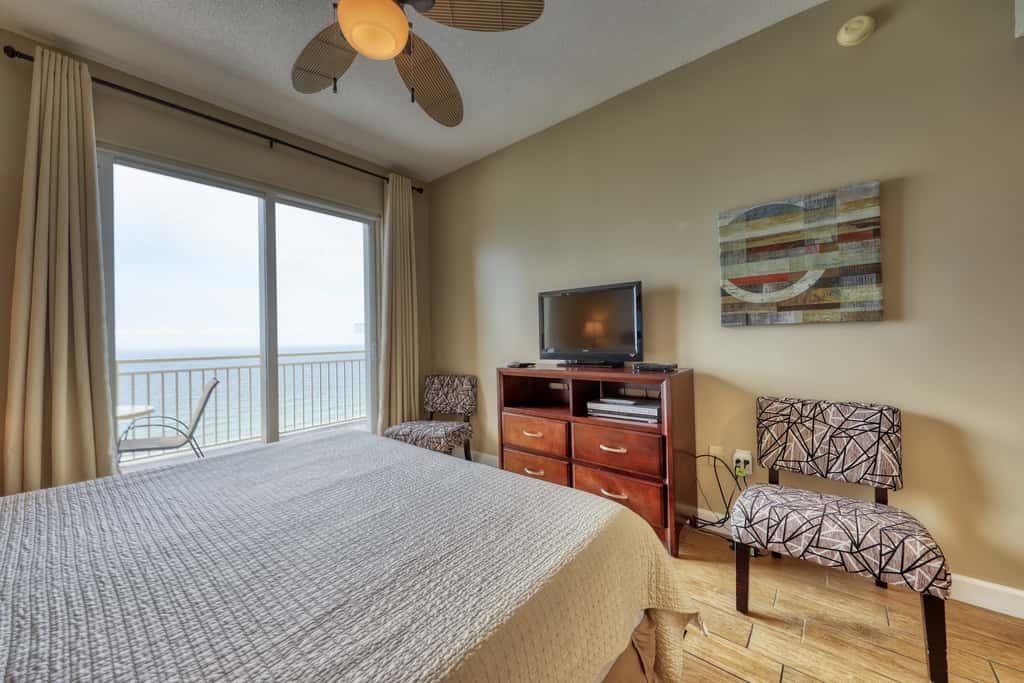 Waterfront condo with furnished balcony, pool, gym & beach