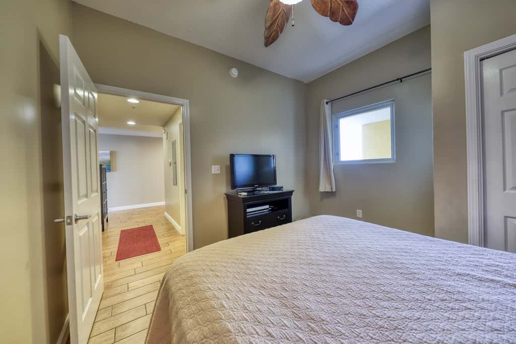 Waterfront condo with furnished balcony, pool, gym & beach