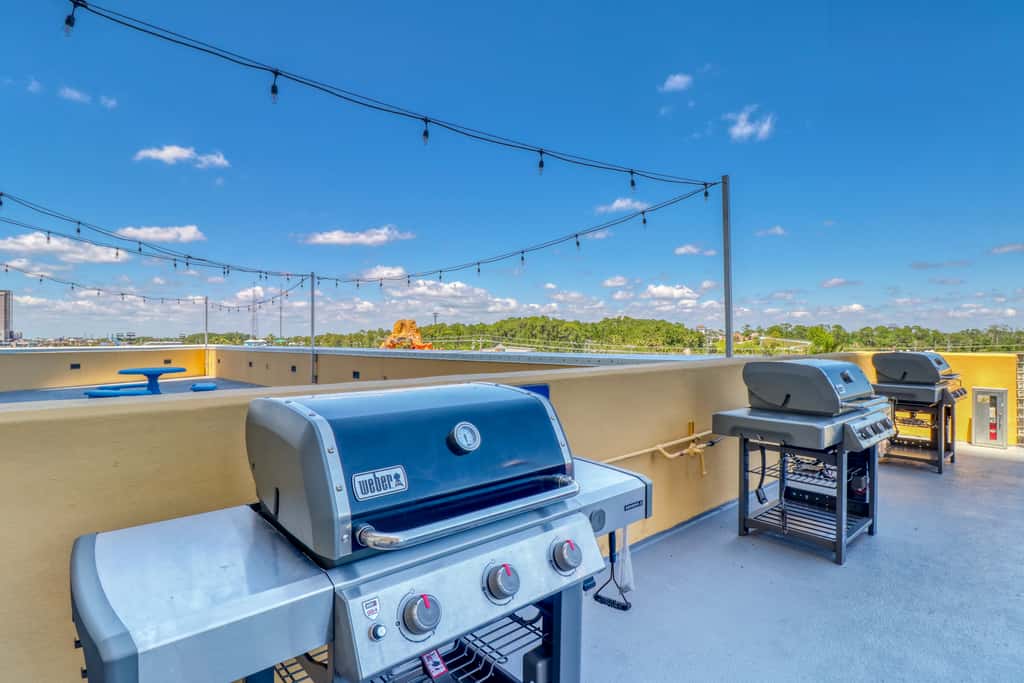 Waterfront condo with furnished balcony, pool, gym & beach
