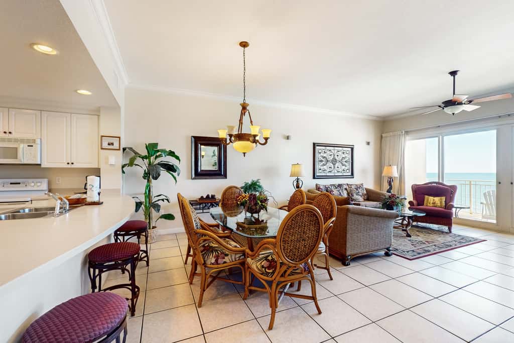 Gulf-front Condo with Shared Pool & Hot Tub, Ocean Views, WiFi, and Washer&Dryer