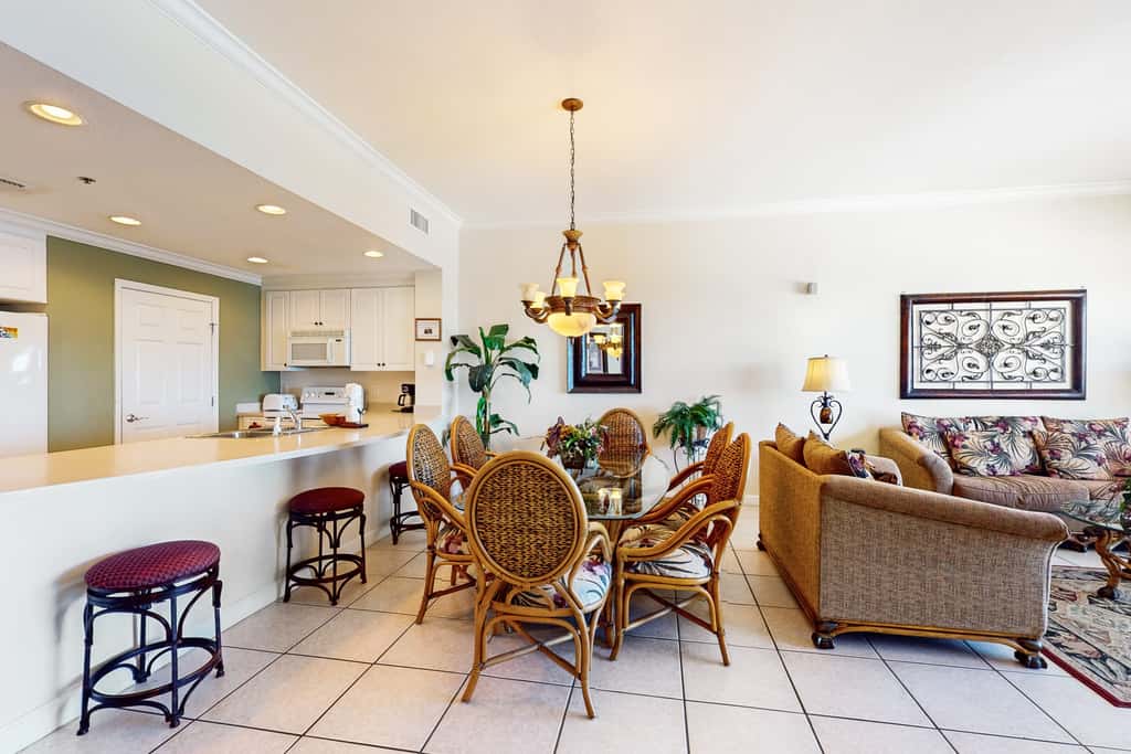 Gulf-front Condo with Shared Pool & Hot Tub, Ocean Views, WiFi, and Washer&Dryer