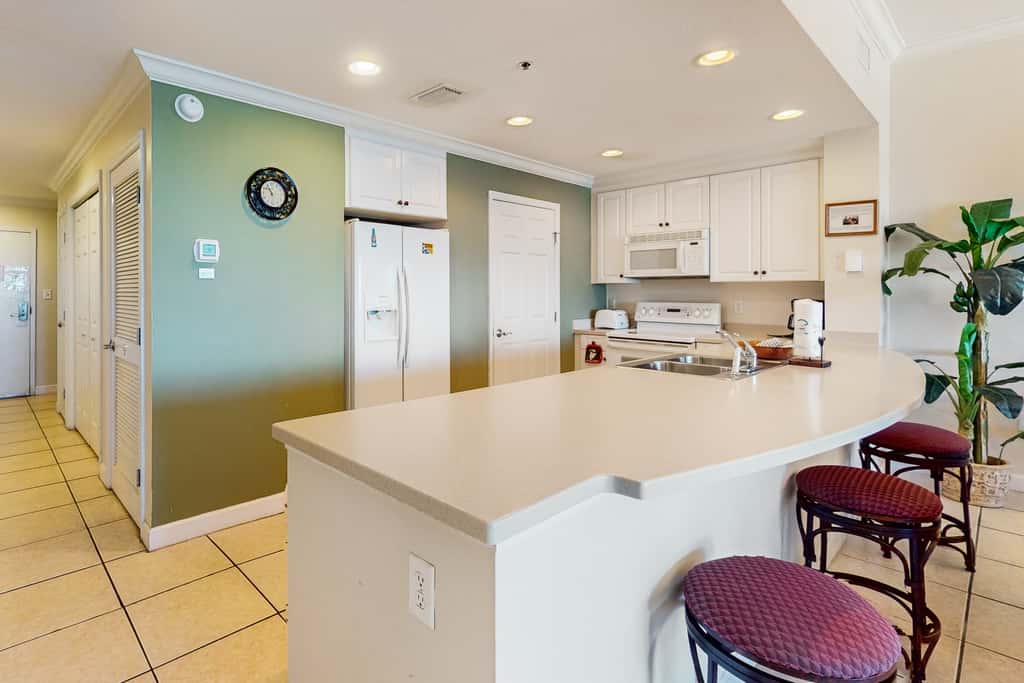 Gulf-front Condo with Shared Pool & Hot Tub, Ocean Views, WiFi, and Washer&Dryer