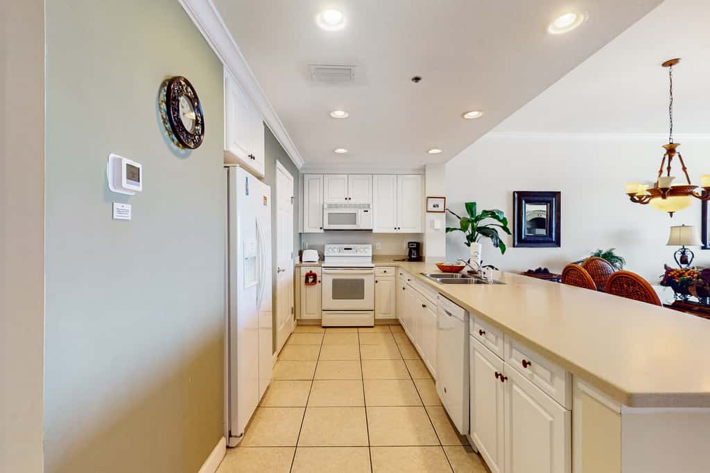 Gulf-front Condo with Shared Pool & Hot Tub, Ocean Views, WiFi, and Washer&Dryer