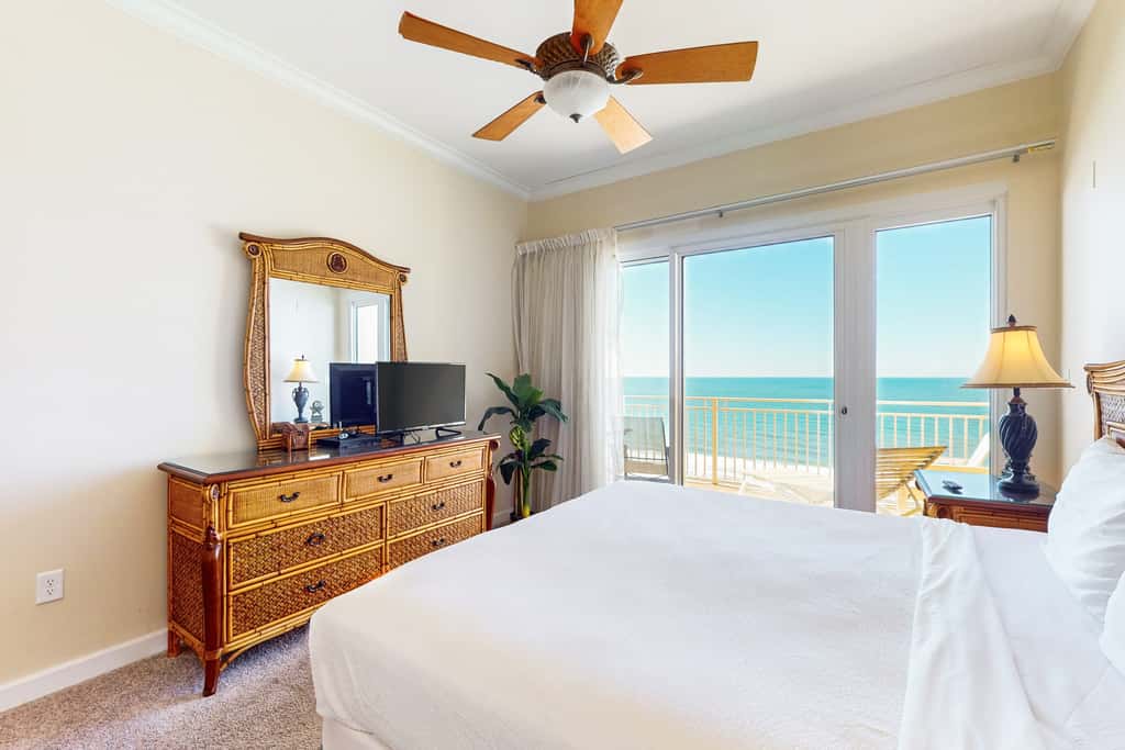 Gulf-front Condo with Shared Pool & Hot Tub, Ocean Views, WiFi, and Washer&Dryer