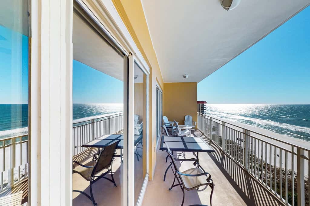 Gulf-front Condo with Shared Pool & Hot Tub, Ocean Views, WiFi, and Washer&Dryer