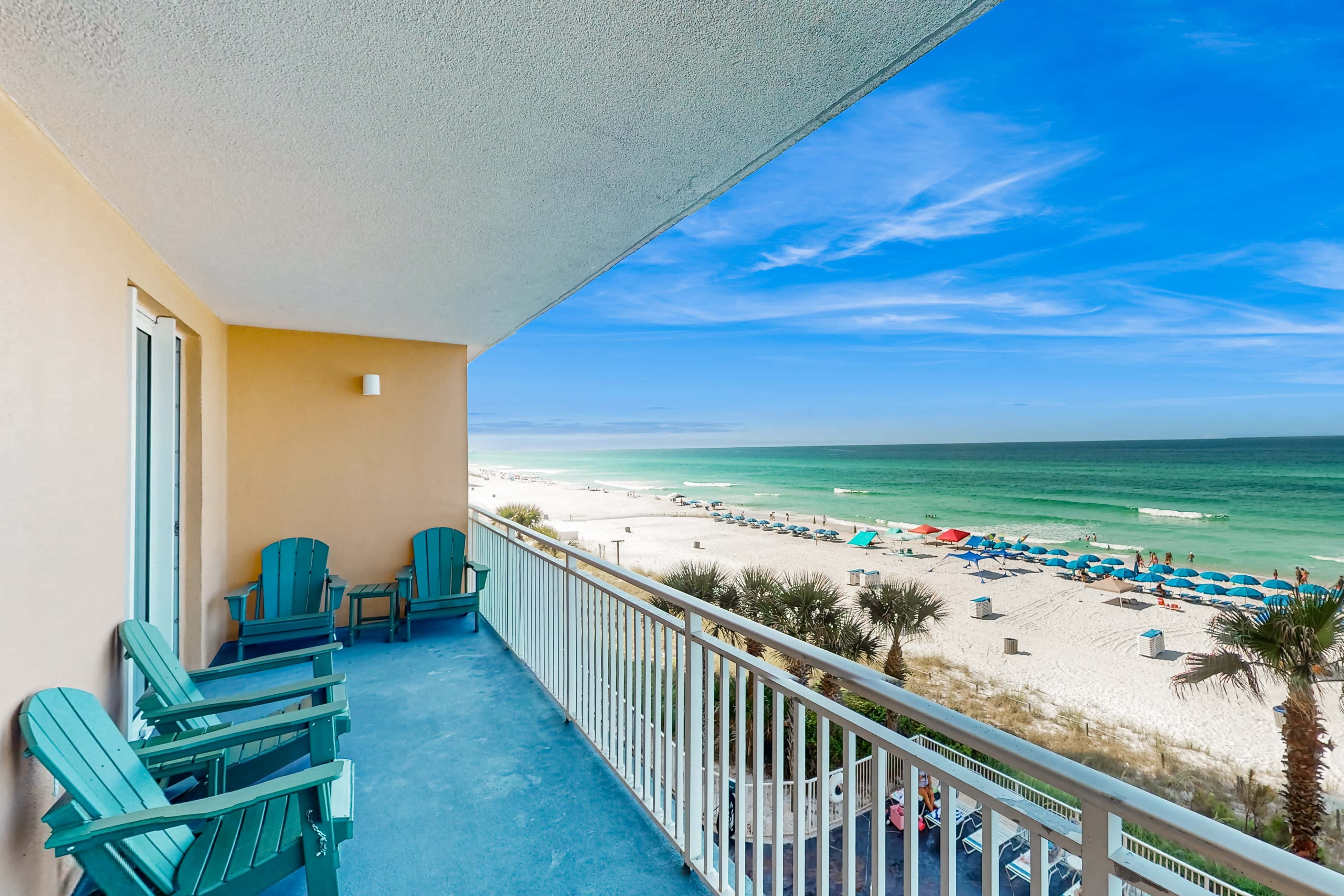 Convenient first-floor vacation suite with pool & hot tub access, free WiFi & AC