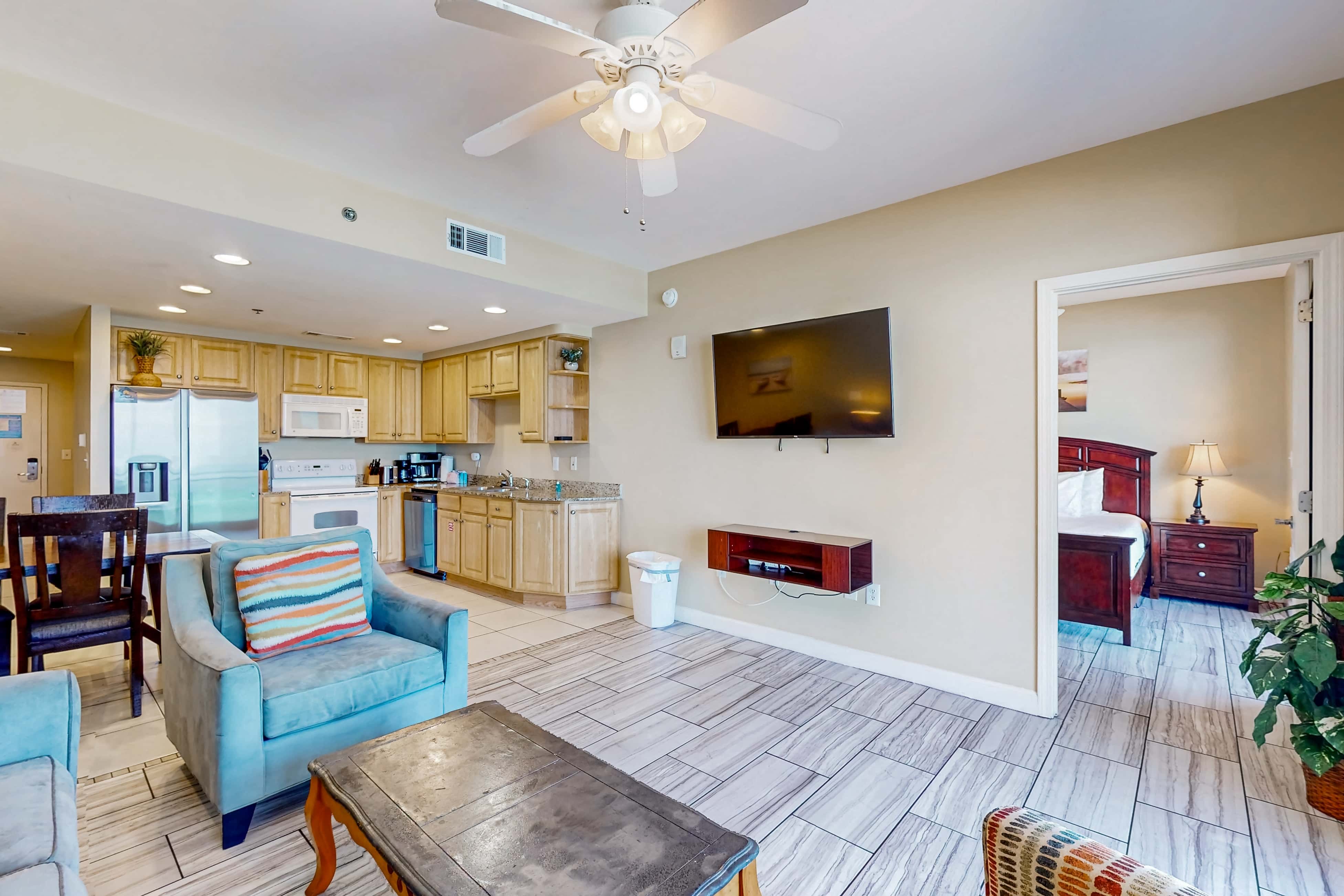 Convenient first-floor vacation suite with pool & hot tub access, free WiFi & AC