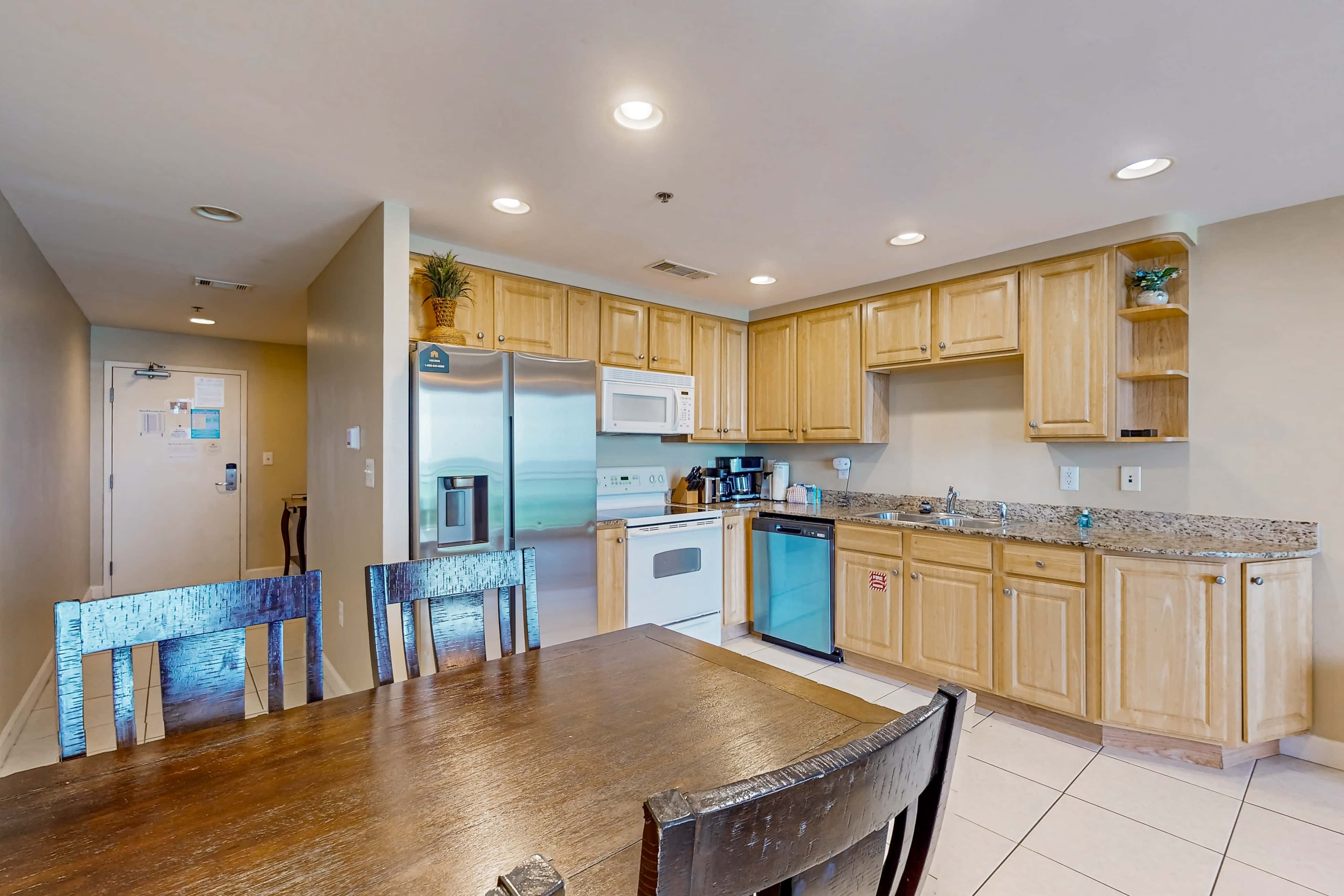 Convenient first-floor vacation suite with pool & hot tub access, free WiFi & AC
