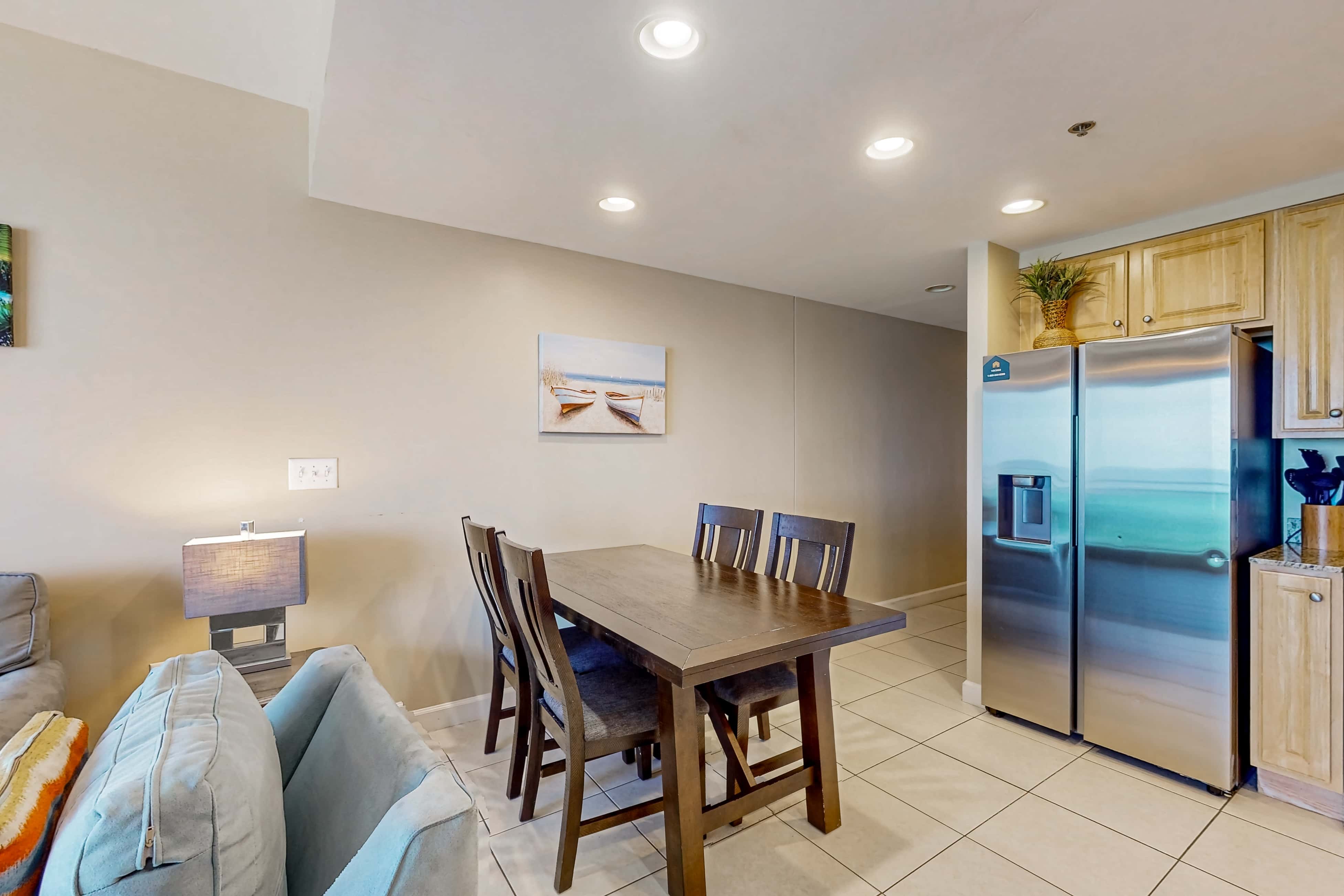 Convenient first-floor vacation suite with pool & hot tub access, free WiFi & AC