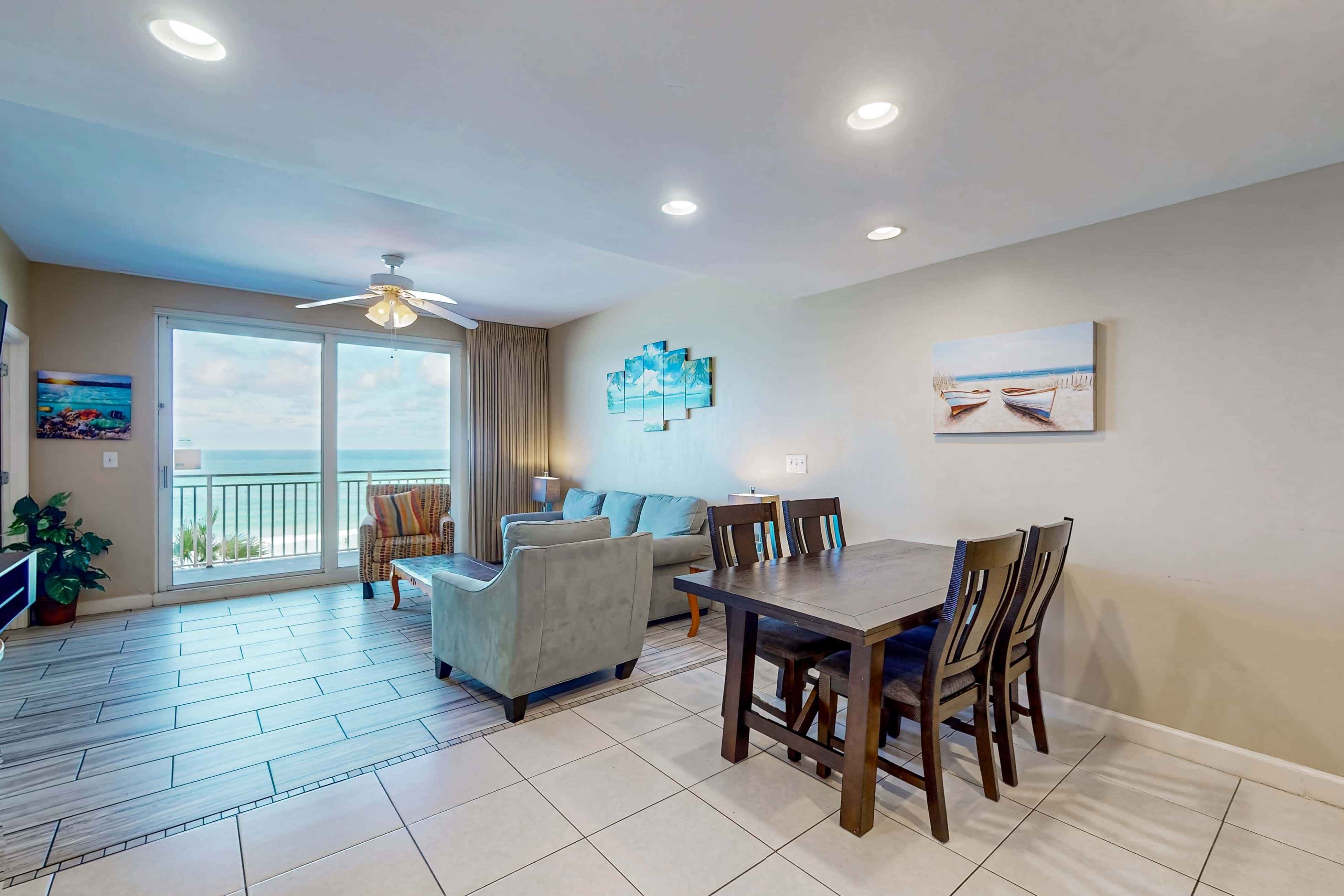 Convenient first-floor vacation suite with pool & hot tub access, free WiFi & AC