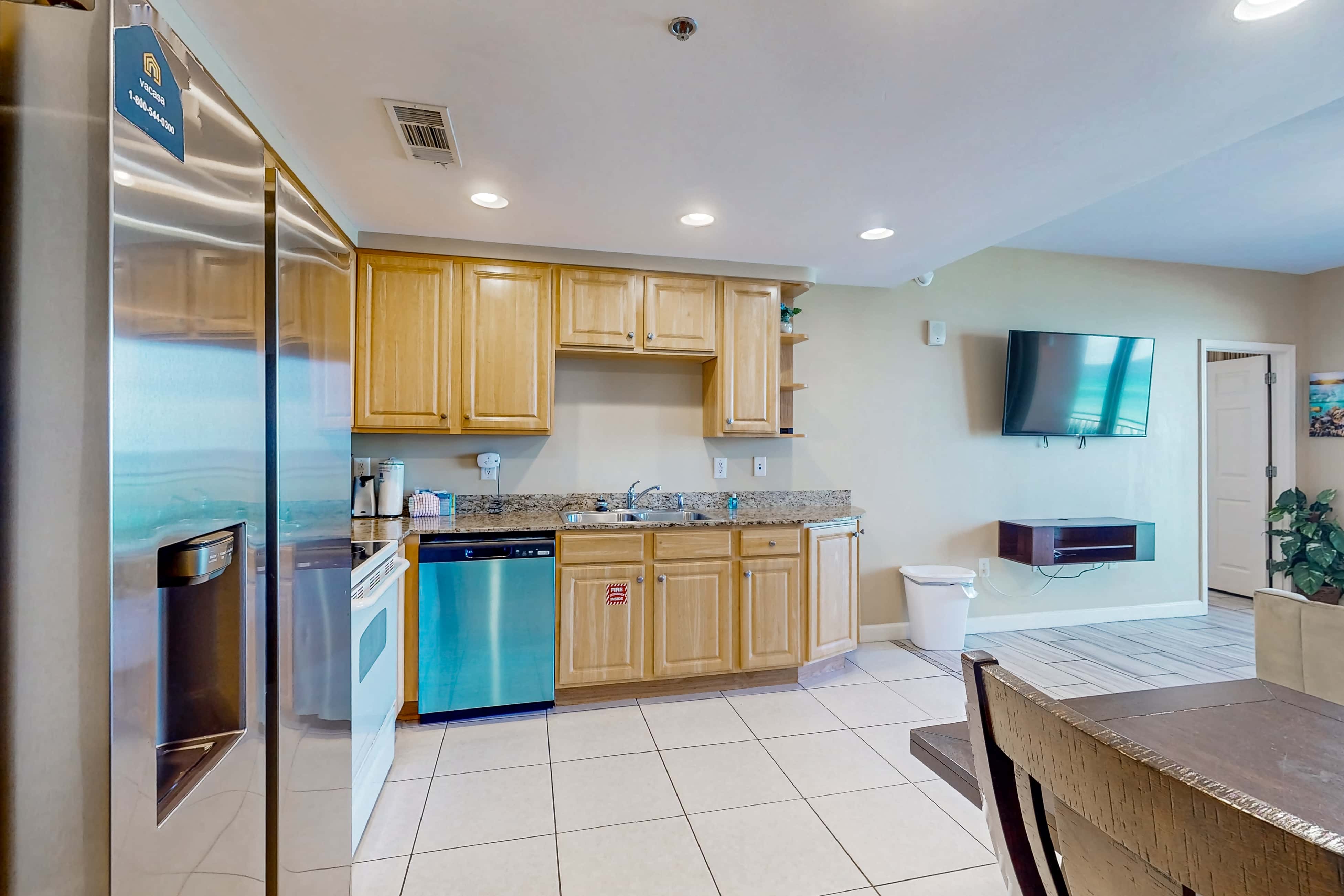 Convenient first-floor vacation suite with pool & hot tub access, free WiFi & AC