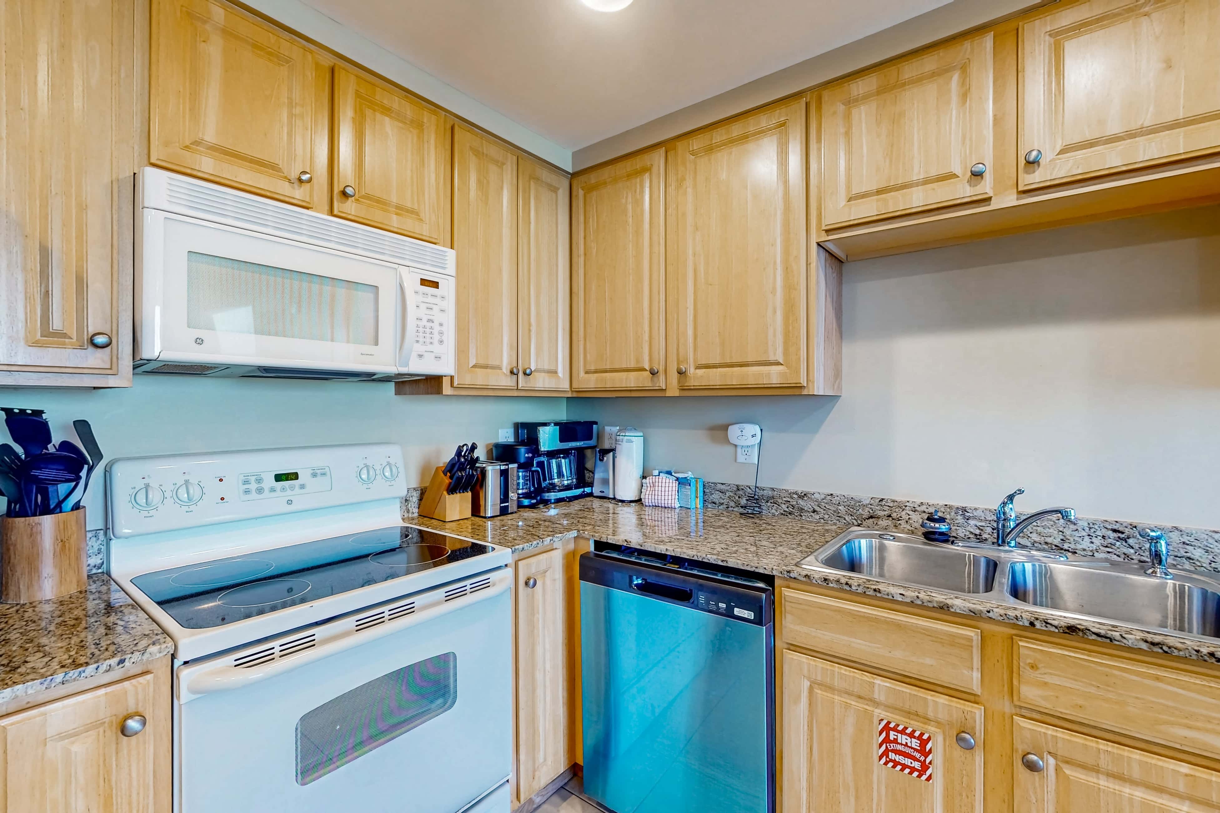 Convenient first-floor vacation suite with pool & hot tub access, free WiFi & AC