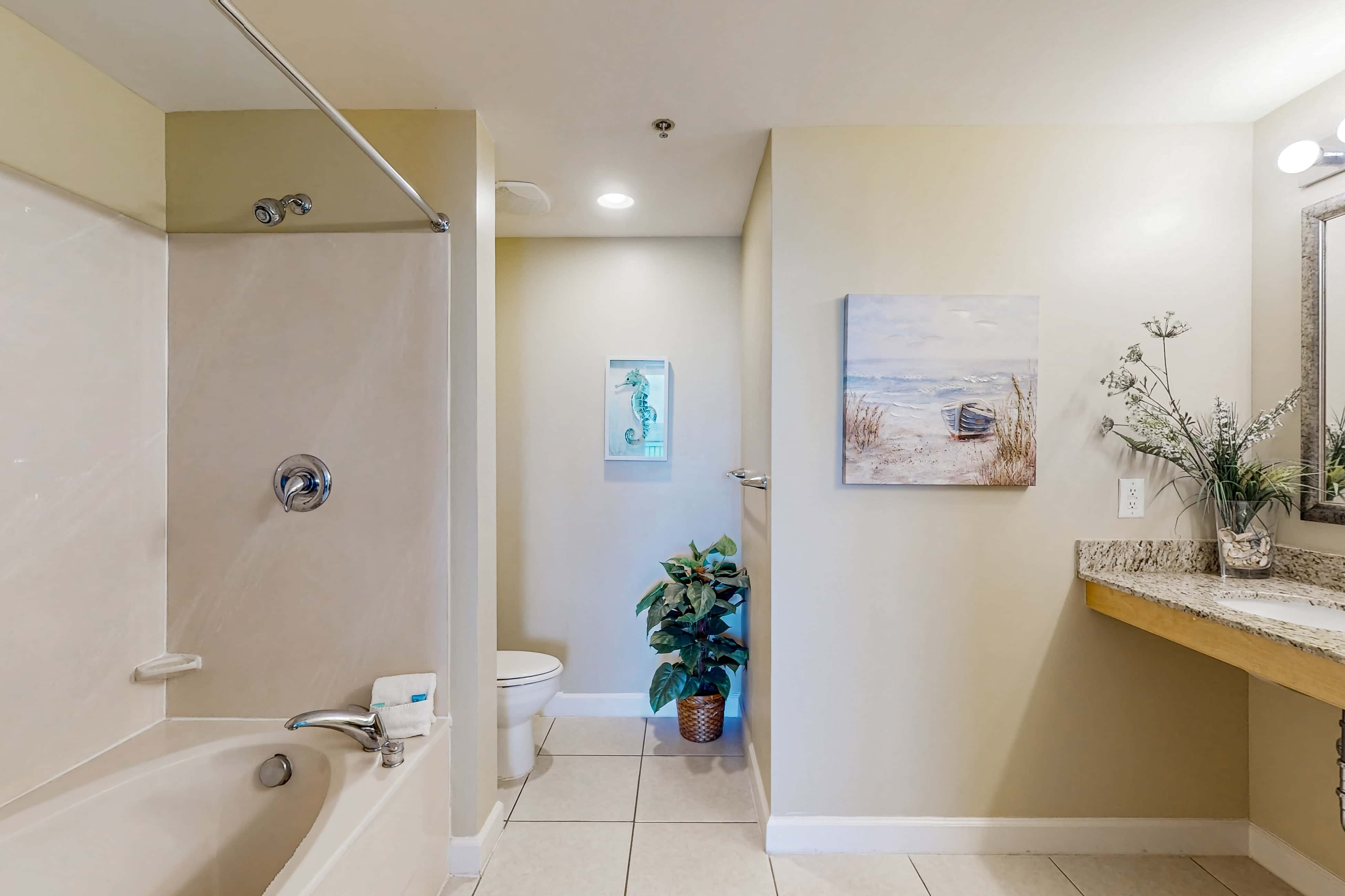 Convenient first-floor vacation suite with pool & hot tub access, free WiFi & AC