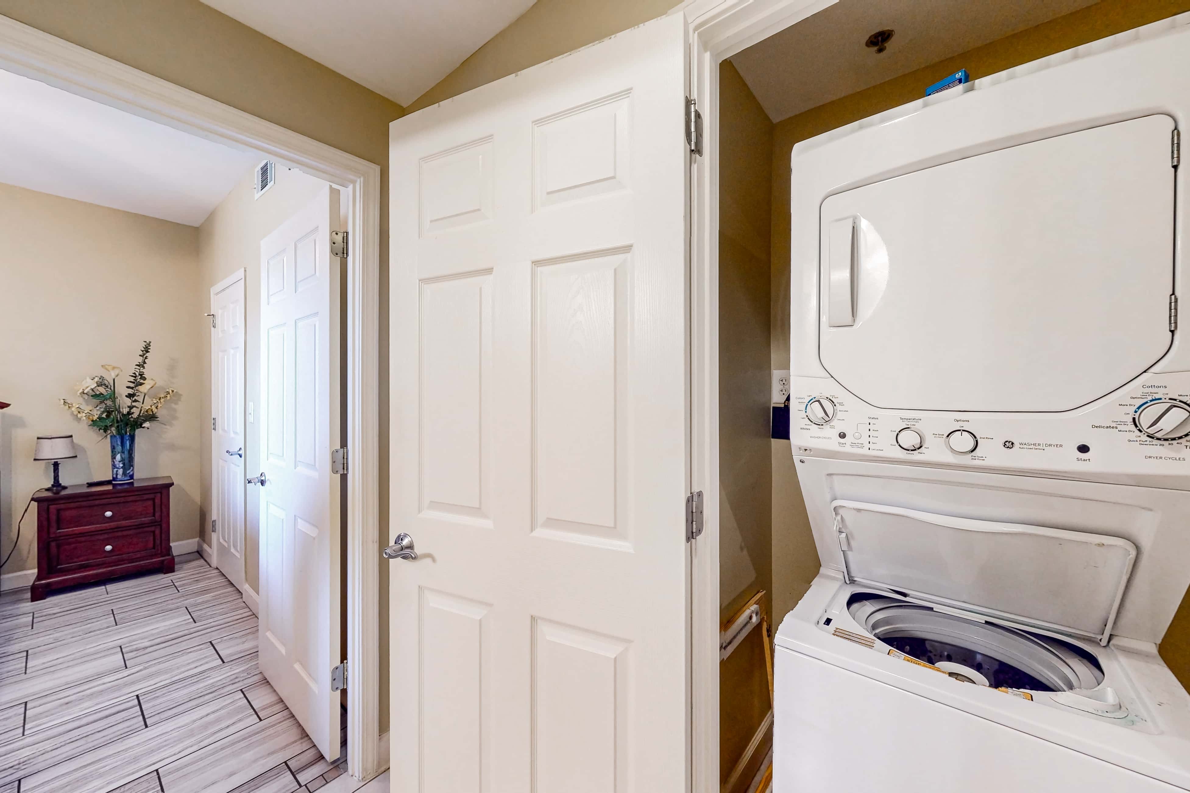Convenient first-floor vacation suite with pool & hot tub access, free WiFi & AC