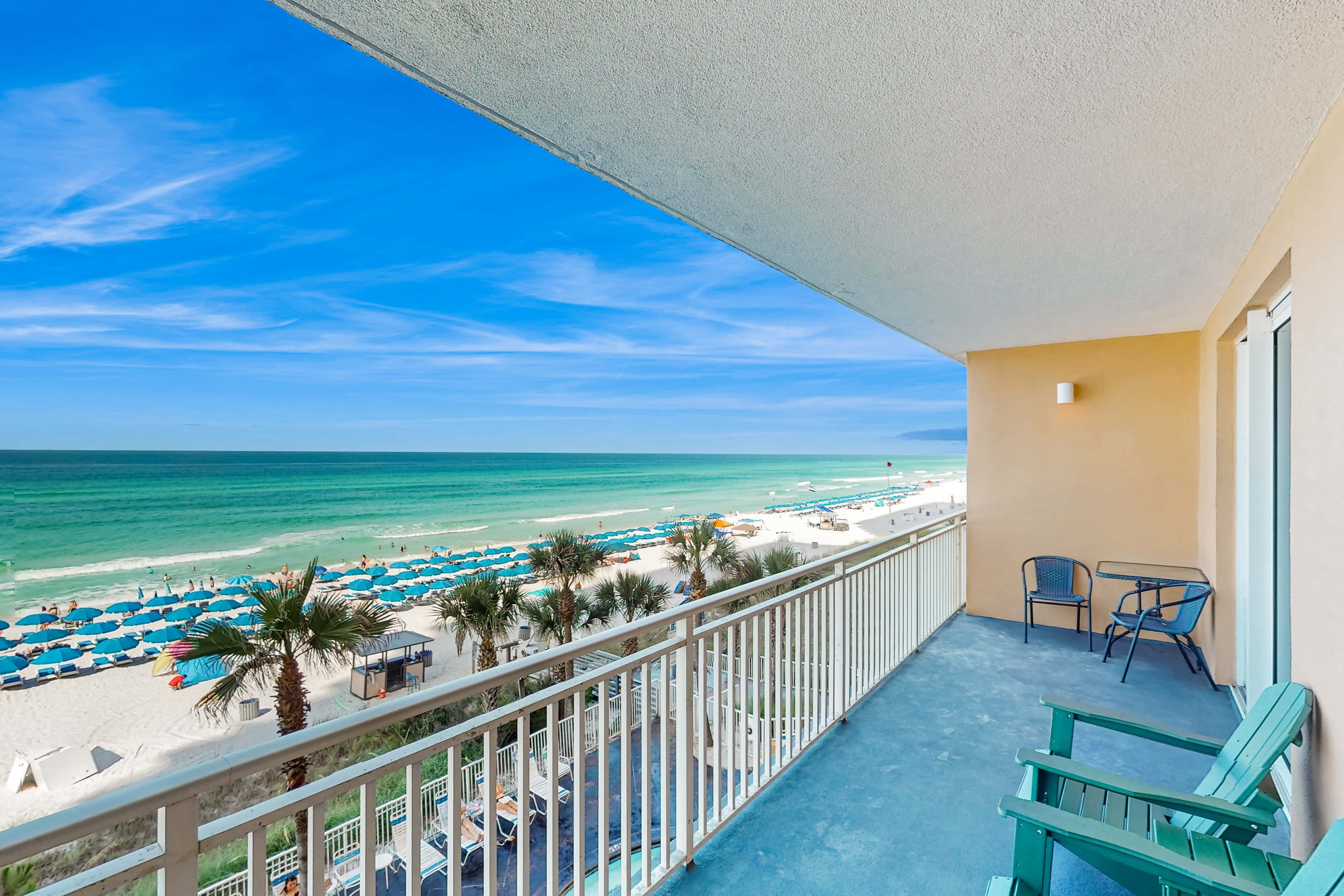 Convenient first-floor vacation suite with pool & hot tub access, free WiFi & AC