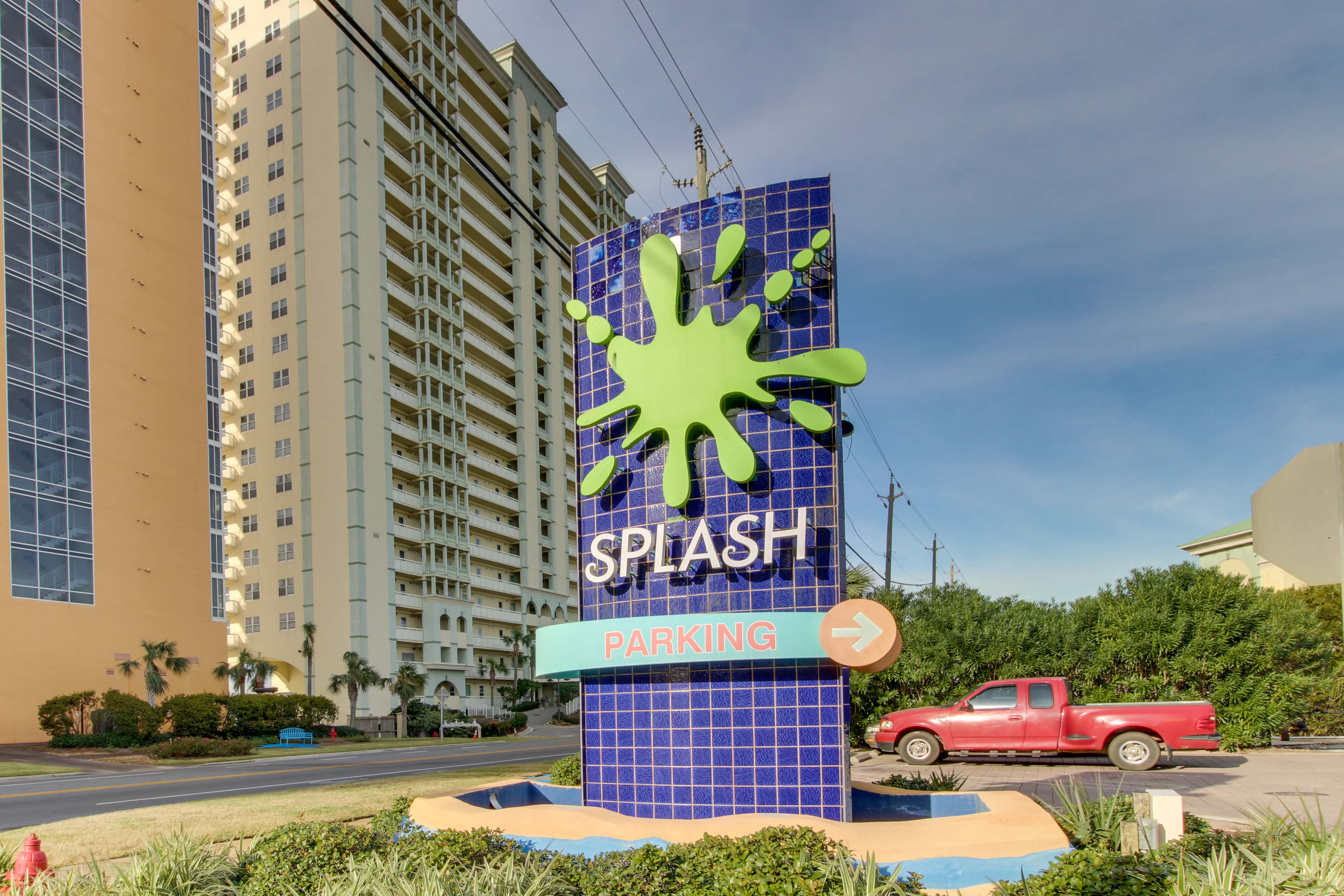 Convenient first-floor vacation suite with pool & hot tub access, free WiFi & AC