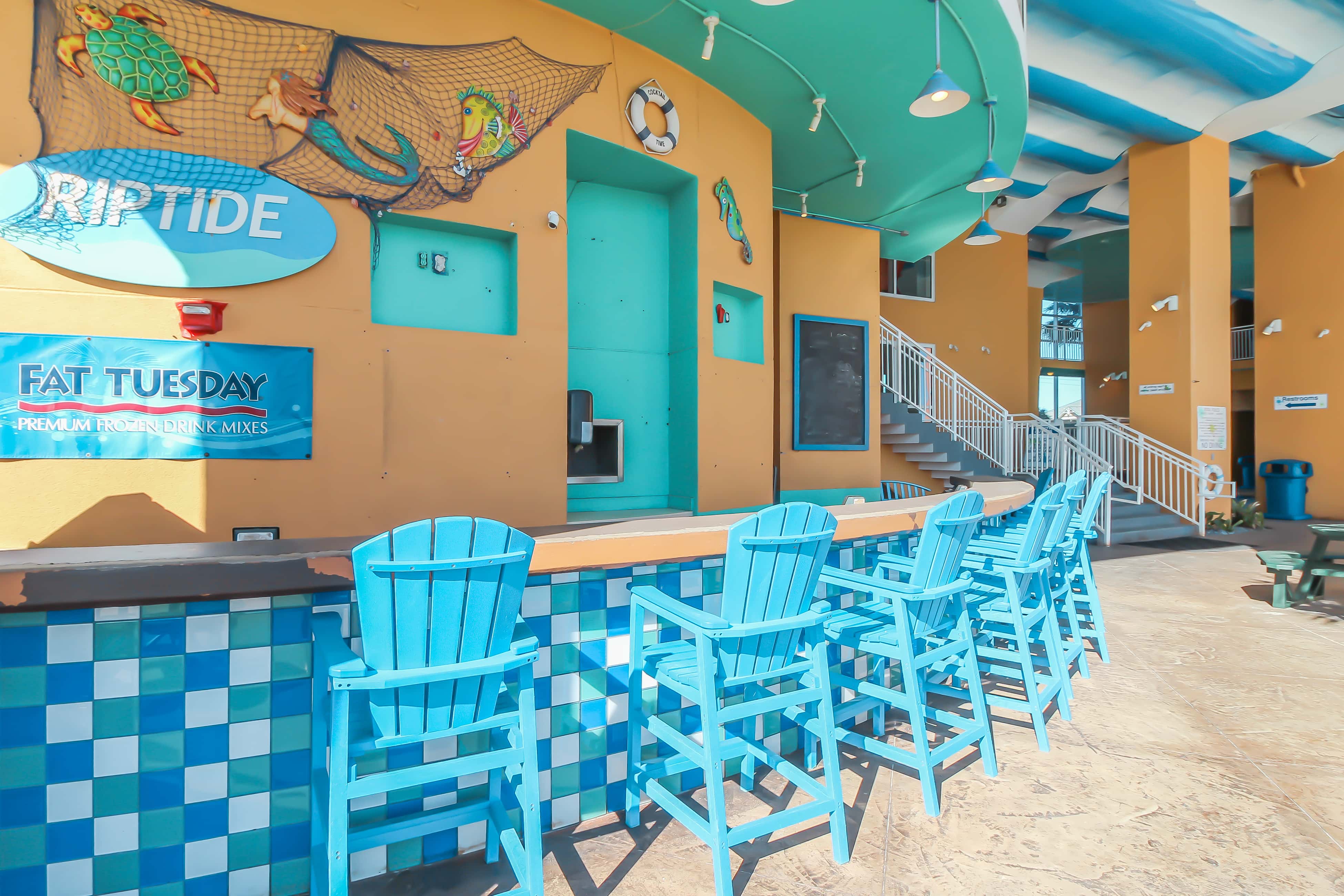 Convenient first-floor vacation suite with pool & hot tub access, free WiFi & AC