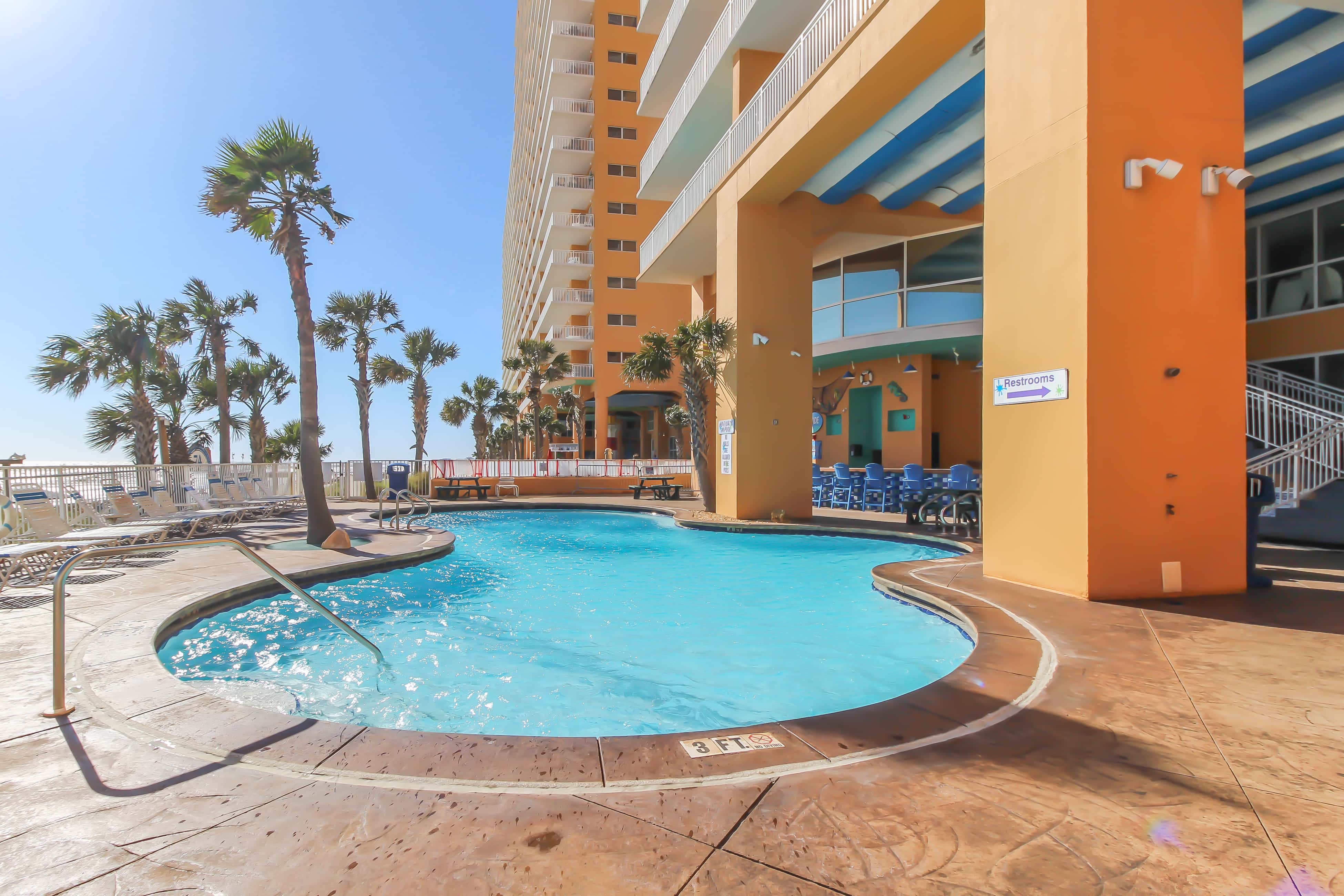 Convenient first-floor vacation suite with pool & hot tub access, free WiFi & AC
