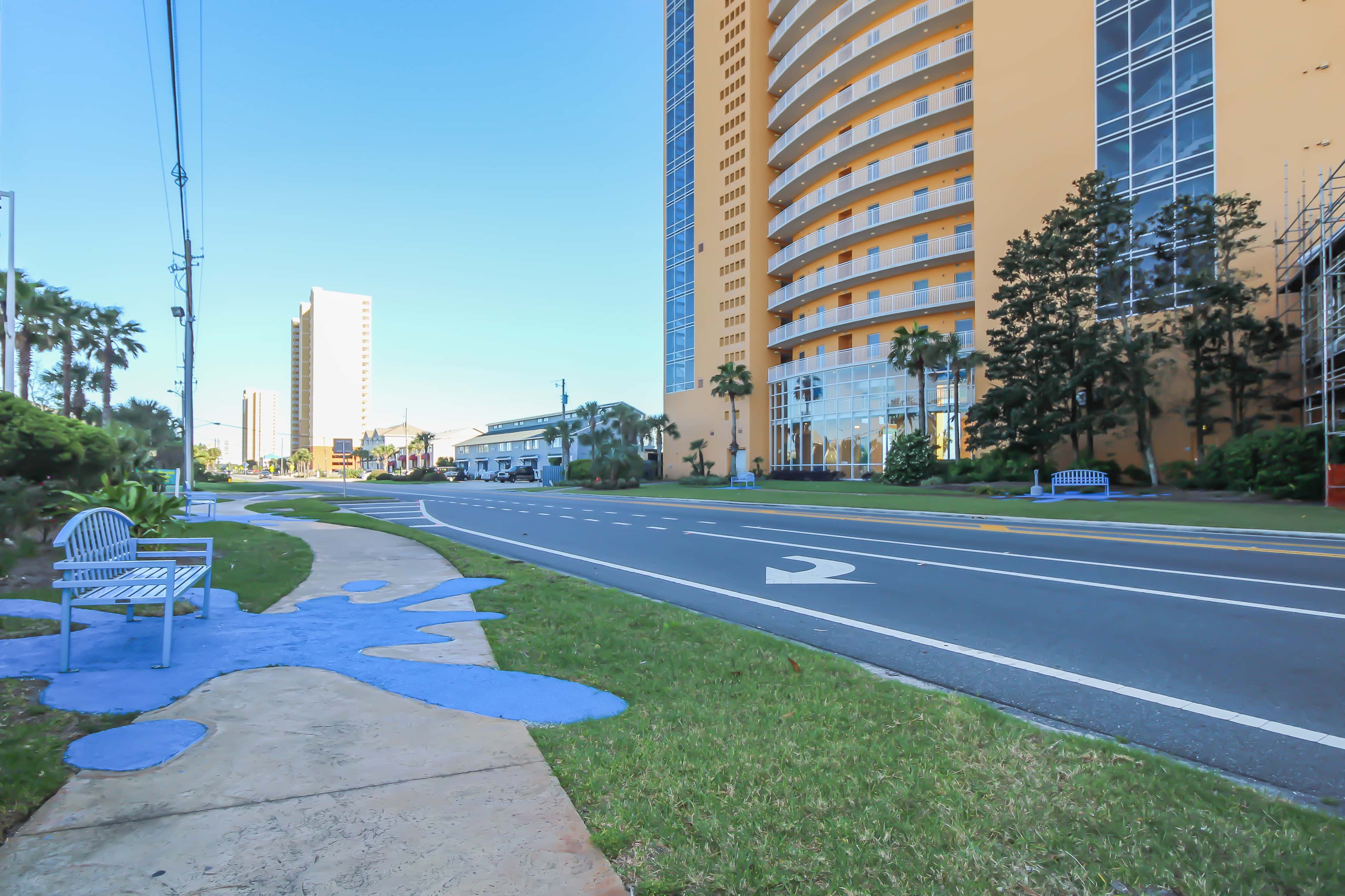 Convenient first-floor vacation suite with pool & hot tub access, free WiFi & AC