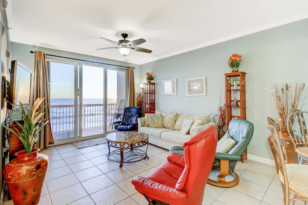 Dreamy retreat on the Gulf with pool, basketball court & beach access