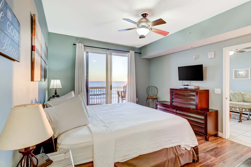 Dreamy retreat on the Gulf with pool, basketball court & beach access