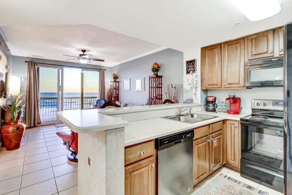 Dreamy retreat on the Gulf with pool, basketball court & beach access