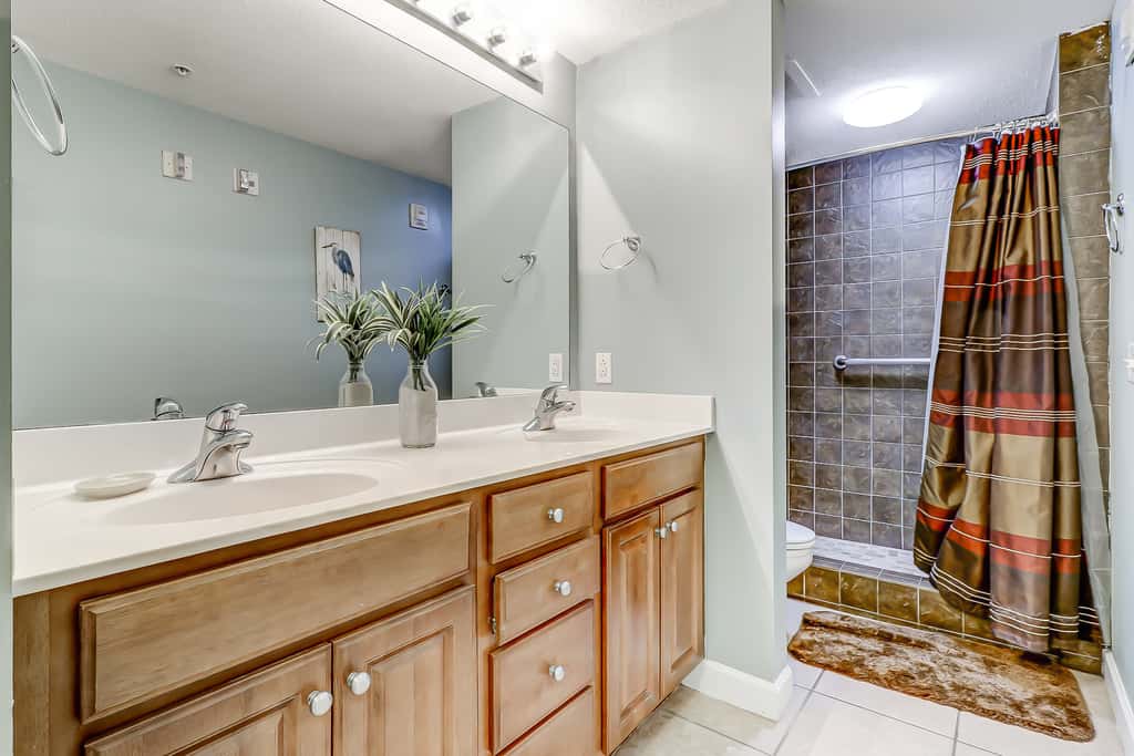 Dreamy retreat on the Gulf with pool, basketball court & beach access