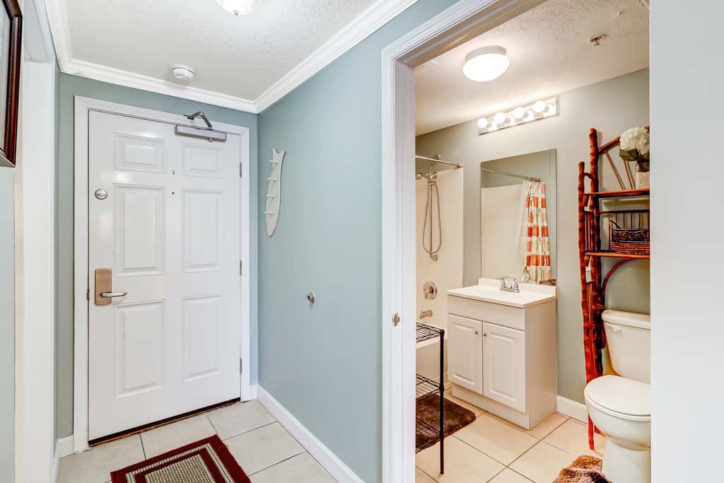 Dreamy retreat on the Gulf with pool, basketball court & beach access