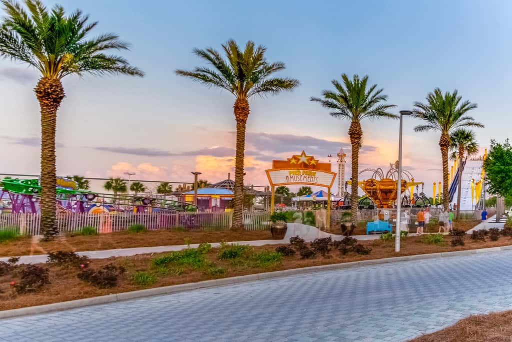 Dreamy retreat on the Gulf with pool, basketball court & beach access