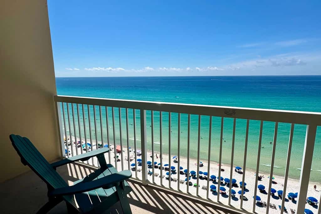 Gorgeous beachfront condo, shared pool and beach access