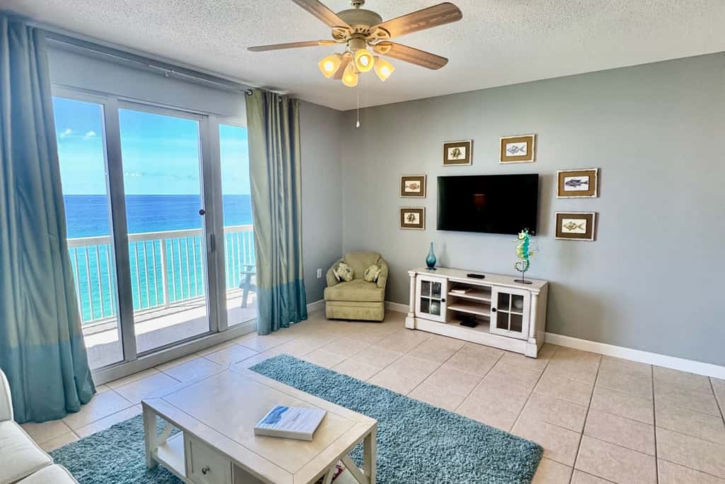 Gorgeous beachfront condo, shared pool and beach access