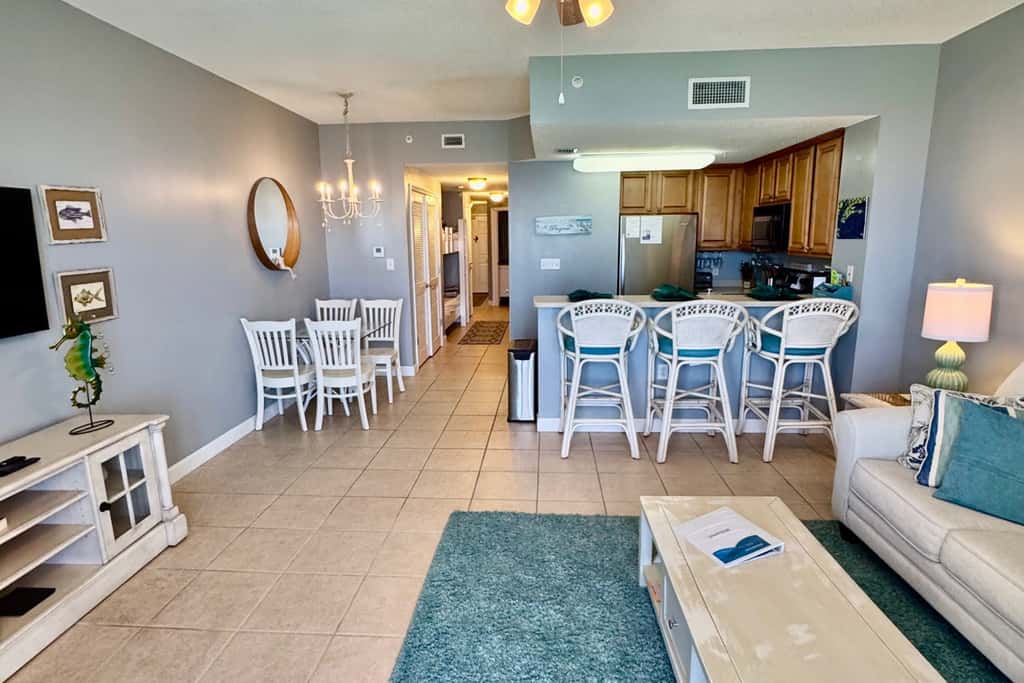 Gorgeous beachfront condo, shared pool and beach access