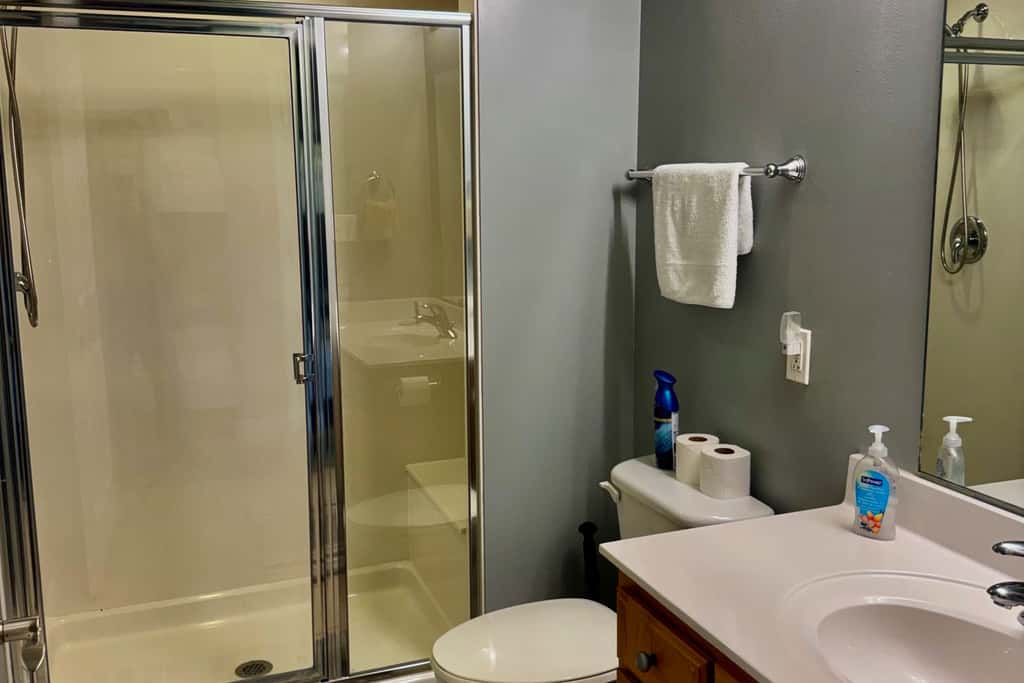 Gorgeous beachfront condo, shared pool and beach access