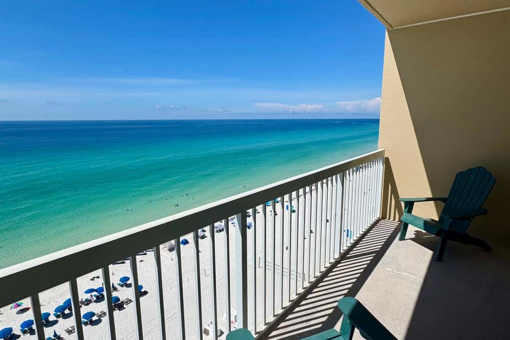 Gorgeous beachfront condo, shared pool and beach access