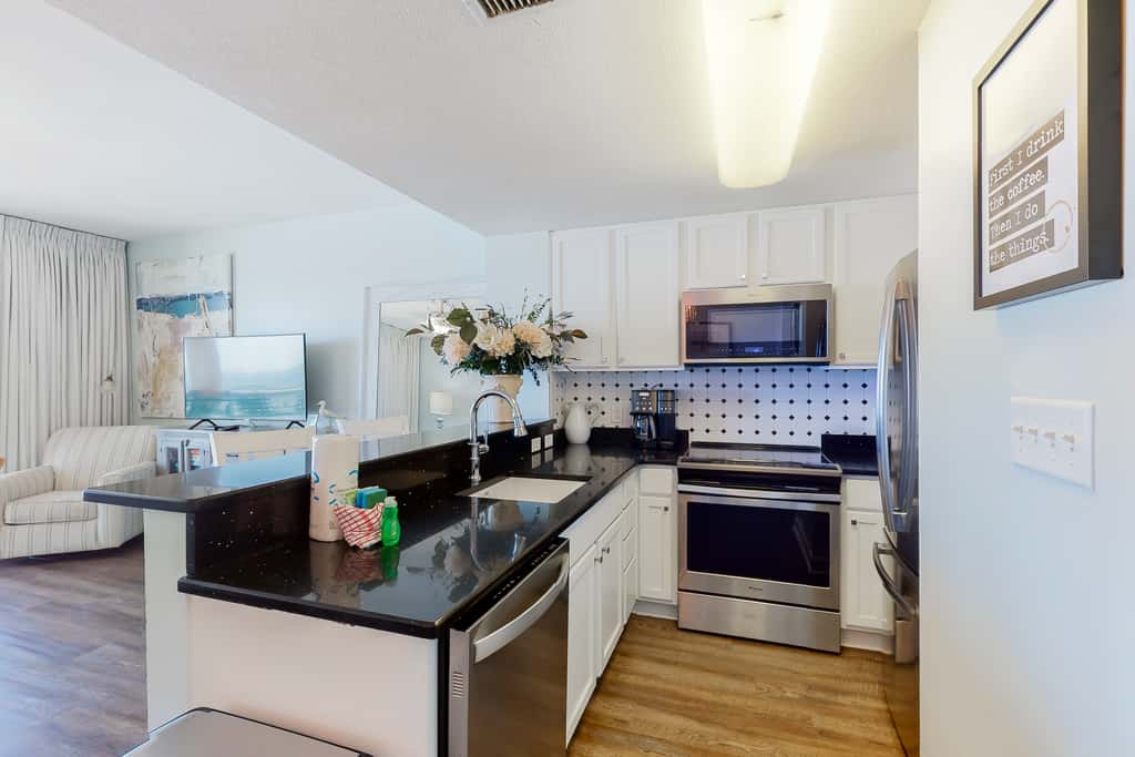 Fun beach getaway with beautiful views, pools, hot tub & beach access