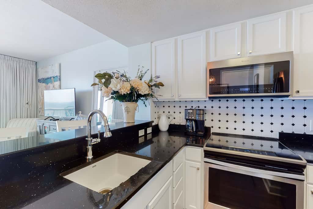 Fun beach getaway with beautiful views, pools, hot tub & beach access