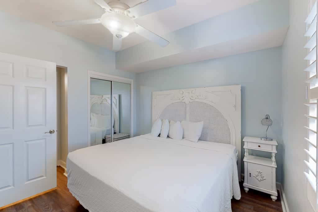 Fun beach getaway with beautiful views, pools, hot tub & beach access